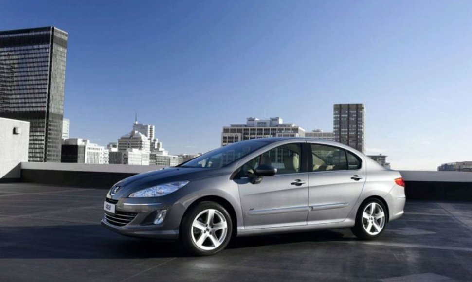 „Peugeot 408“ pristatytas Kinijai