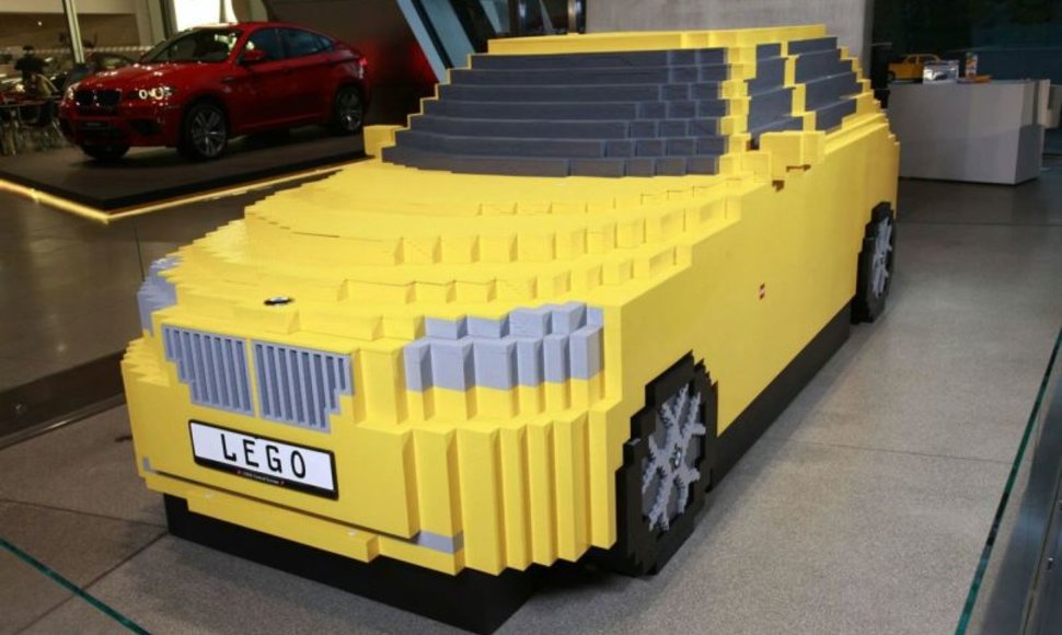 BMW X1 iš LEGO kaladėlių