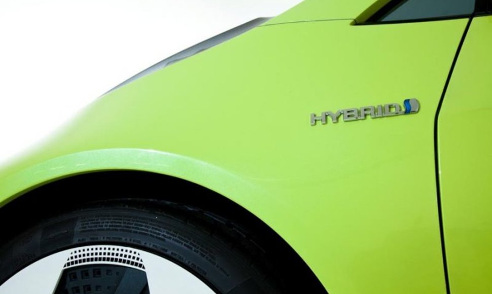 „Toyota“ ruošia naują hibrido koncepciją