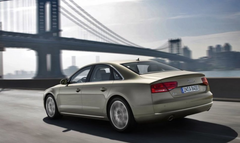 Naujasis „Audi A8“ – variklių gama ir kainos