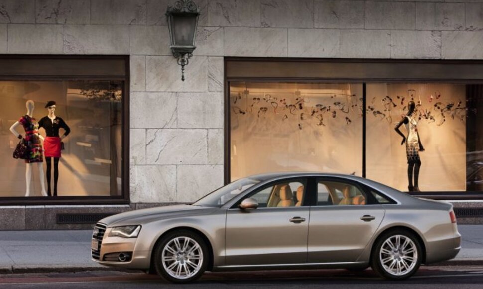 Naujasis „Audi A8“ – variklių gama ir kainos