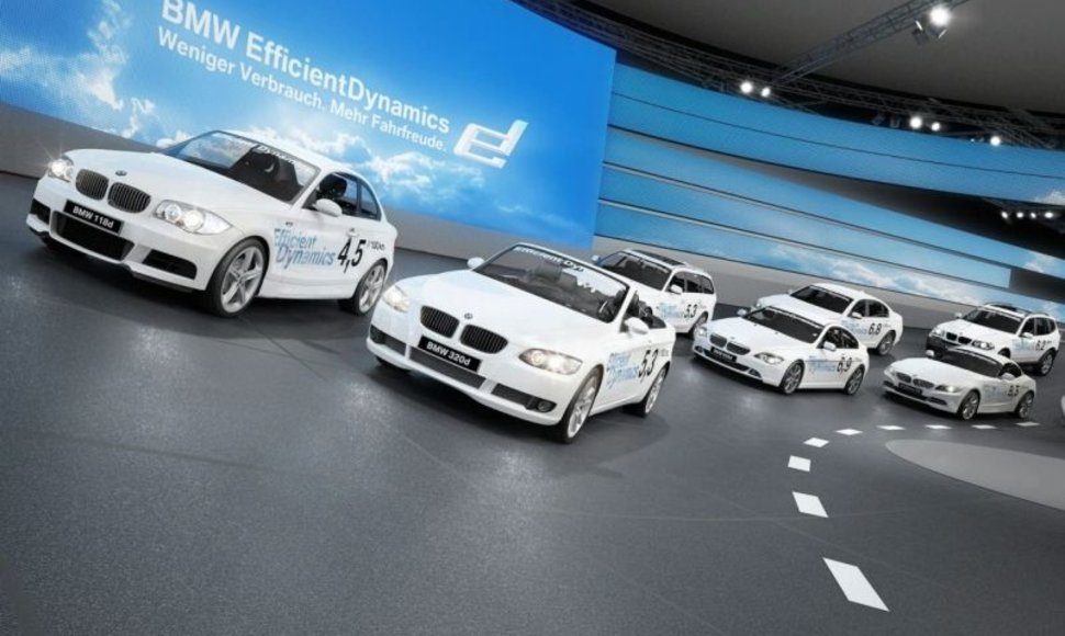 BMW parodos stendas virs lenktynių žiedu