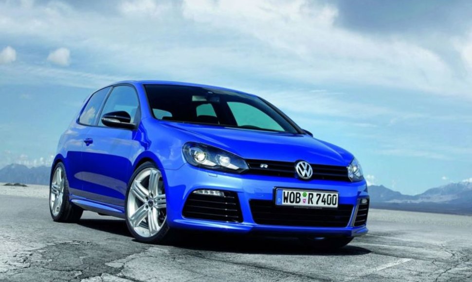 „Volkswagen Golf R“ – gatvių tornadas