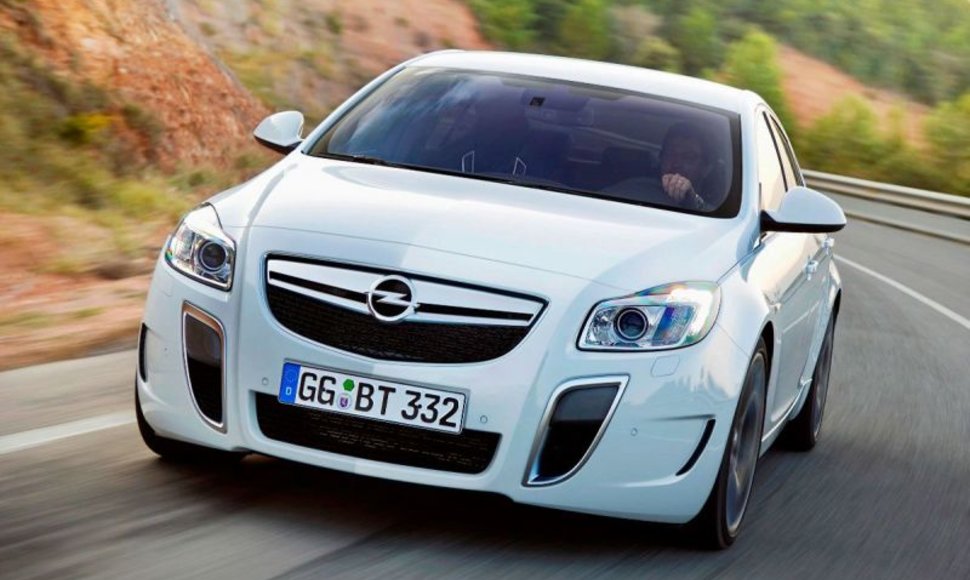 Galingasis „Opel Insignia OPC“ privers konkurentus sunerimti