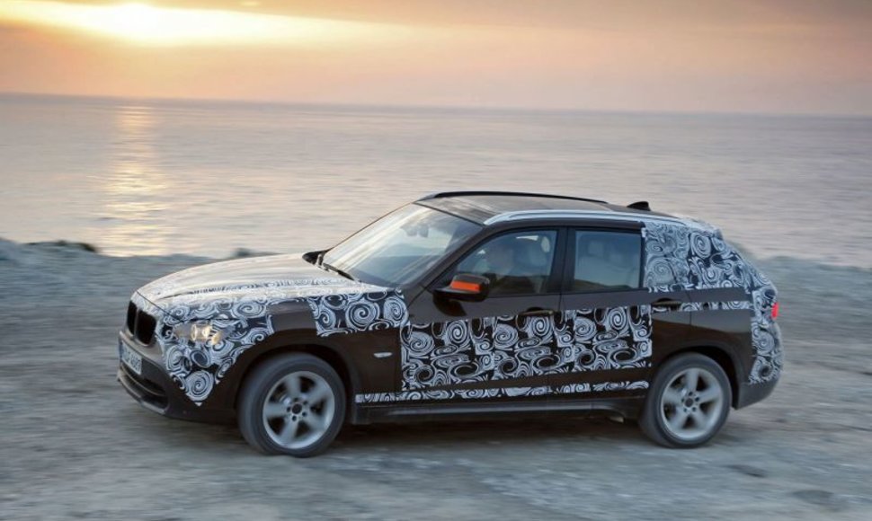 BMW X1 prototipas – miestietis su kaliošais