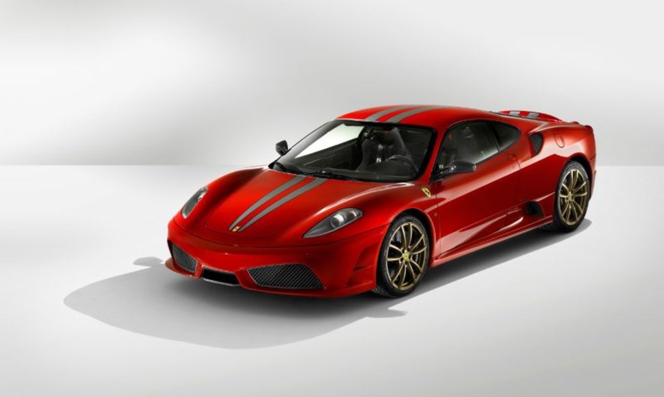 „Ferrari“ hibridai – su visų ratų pavara
