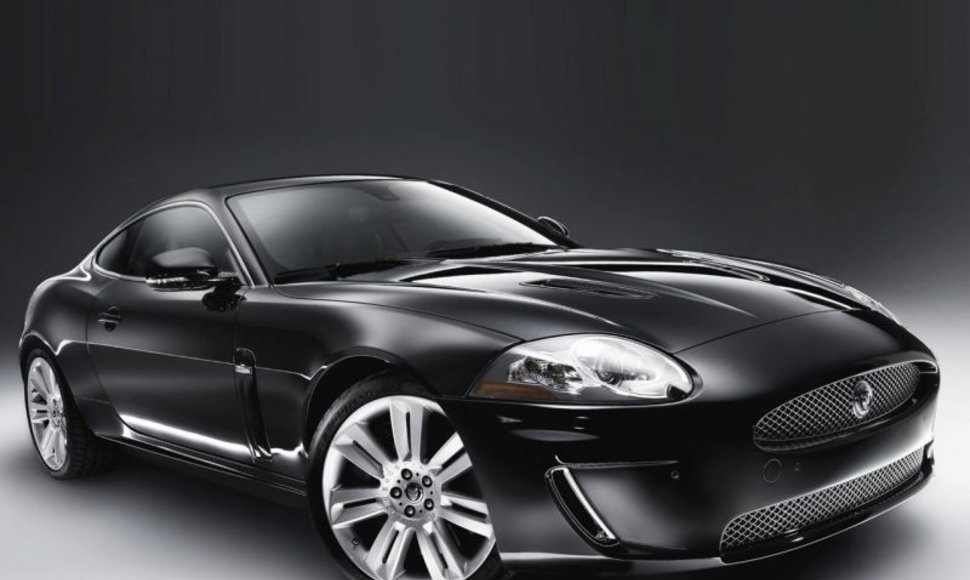 Dar greitesnis ir galingesnis „Jaguar XKR“