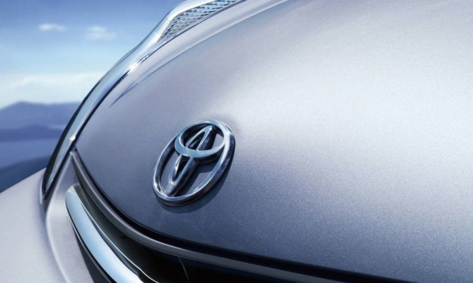 „Toyota“ planuose – saulės energija varomas automobilis?