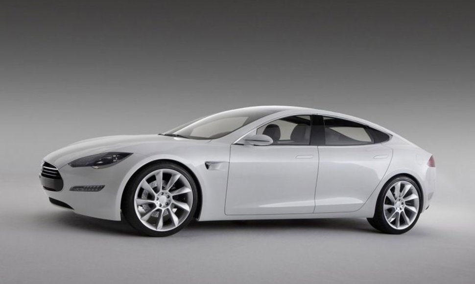 „Tesla Model S“ – įspūdingas elektrinis sedanas