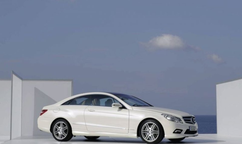 Naujasis „Mercedes-Benz E Coupe“ – premjeros belaukiant