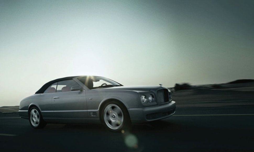 „Bentley Azure T“ – elegancijos kupinas kabrioletas