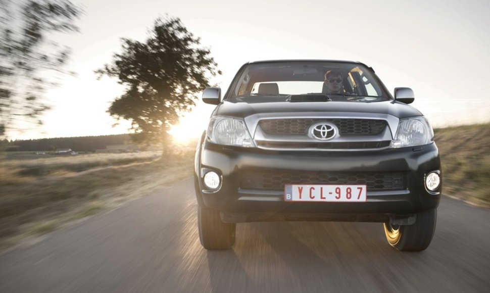 Atnaujintas „Toyota Hilux” nežada sustoti