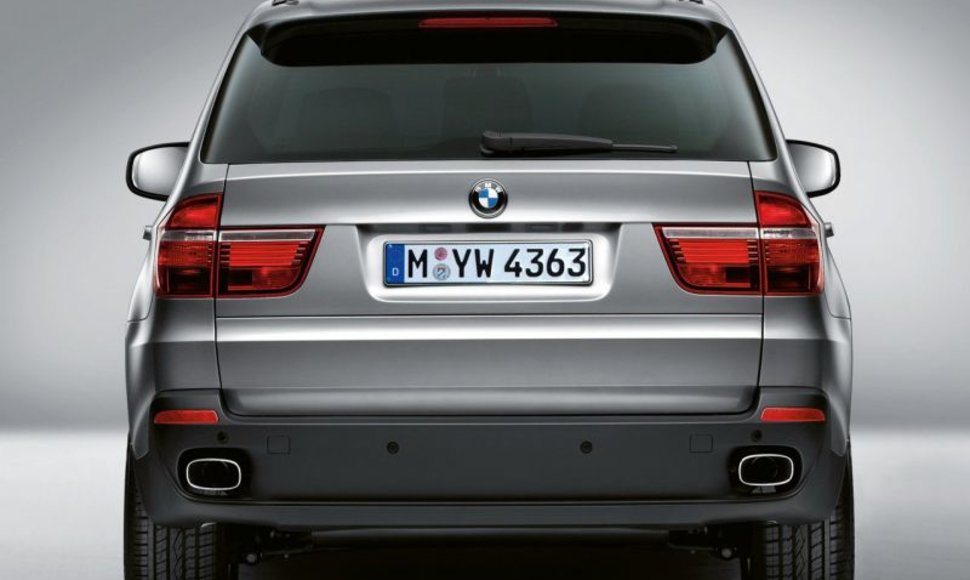Šarvuotas „BMW X5“ – besijaunčiantiems nesaugiai