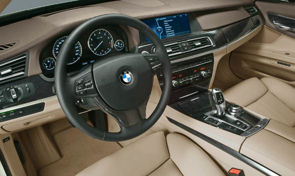 Naujasis BMW 7 pristatytas oficialiai