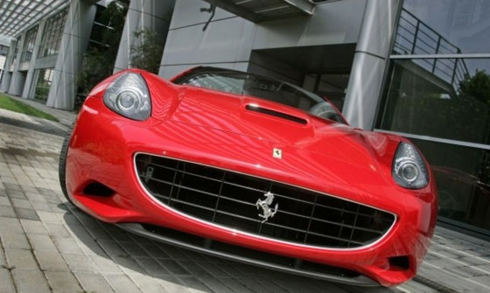 Pristatyta „Ferrari California“