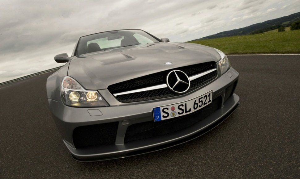 „Mercedes-Benz SL65 AMG Black Series“ – skrydis pirmąja klase