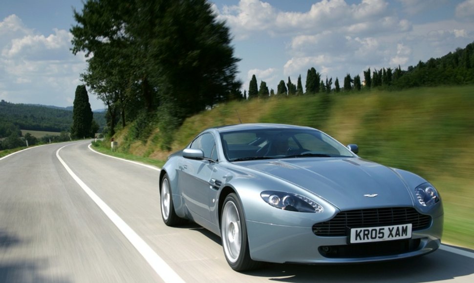 Ženevoje pasirodys naujasis „Aston Martin V8 Vantage“