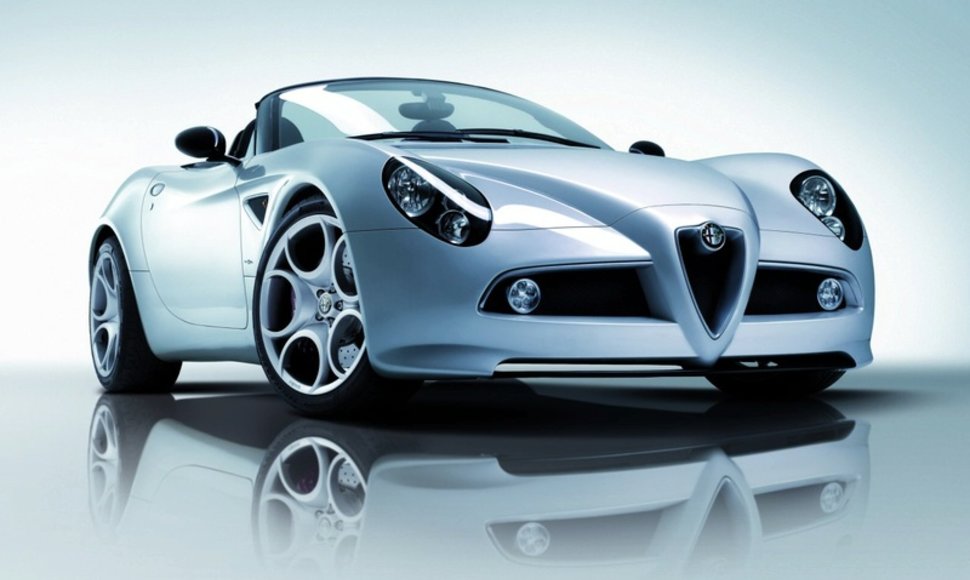 „Alfa Romeo 8C Spider" – tik išrinktiesiems