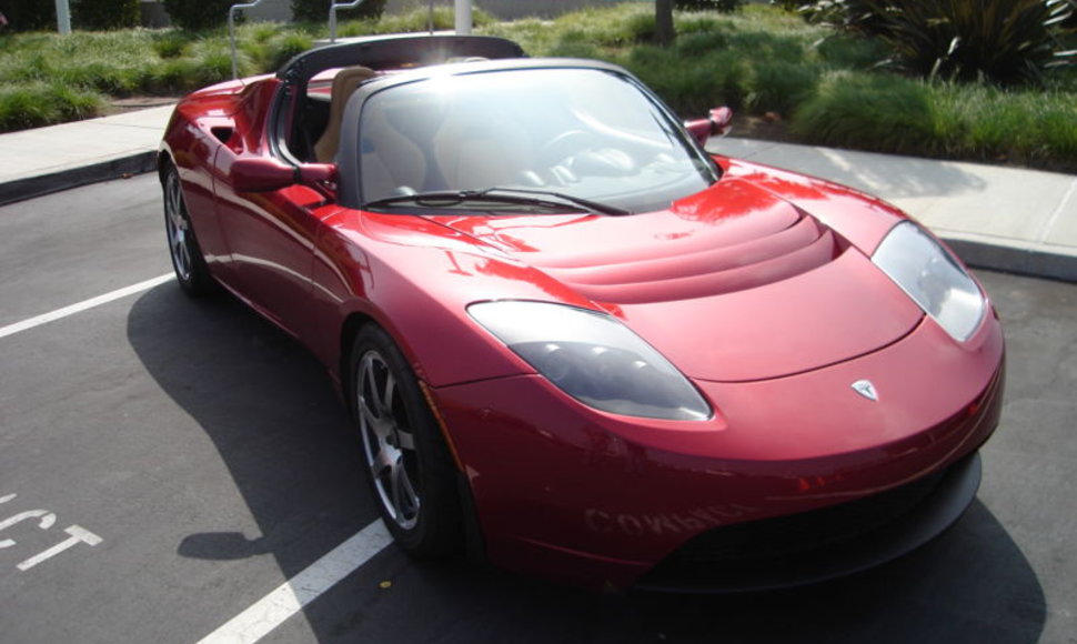 „Tesla Roadster“ – ir europiečiams