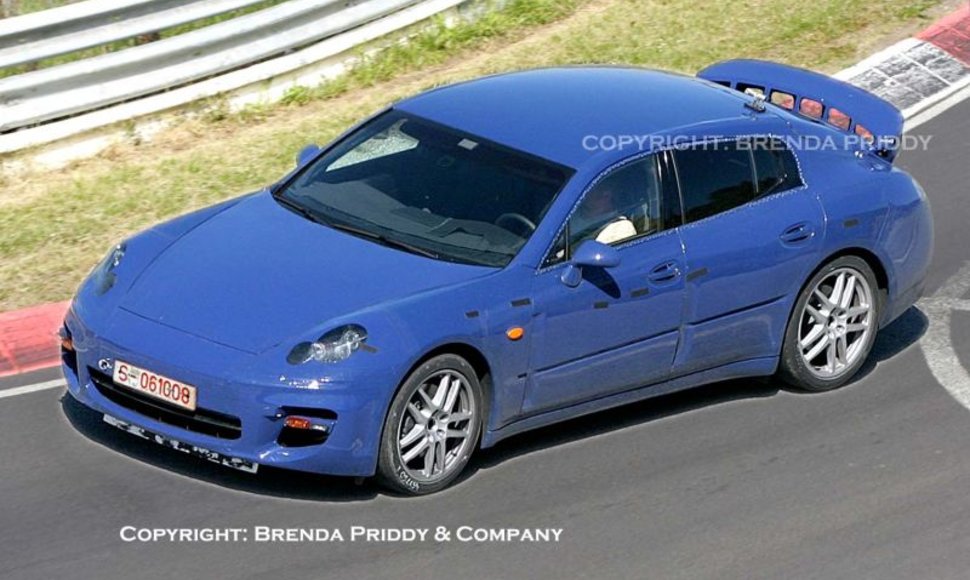 „Porsche“ ruošia hibridinę „Panamera“  versiją