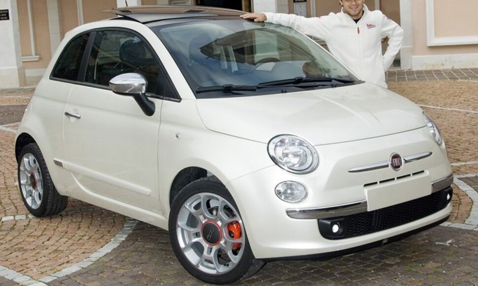 &bdquo;Ferrari&ldquo; pristatė specialią &bdquo;Fiat 500&ldquo; versiją, skirtą Felipe Massa 