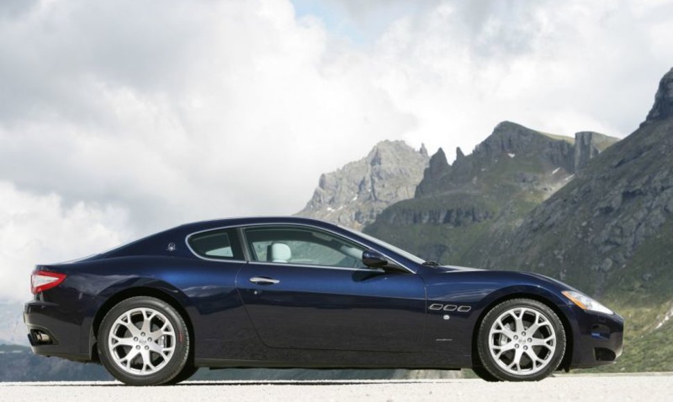 „Maserati GranTurismo“ nusimes stogą