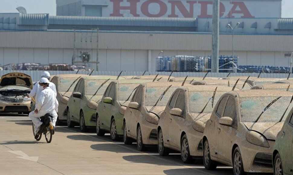 Potvynio sugadinti „Honda“ automobiliai bus sunaikinti