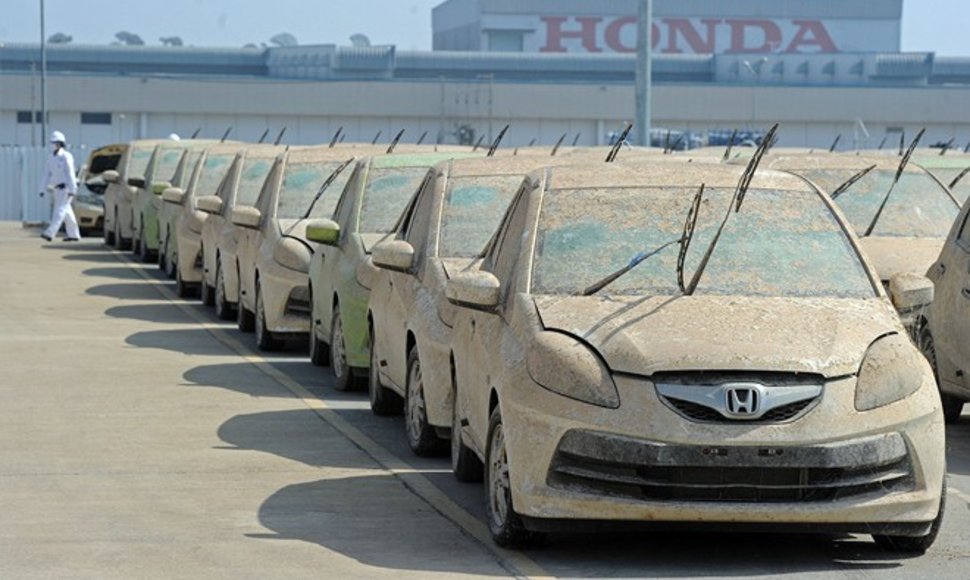 Potvynio sugadinti „Honda“ automobiliai bus sunaikinti