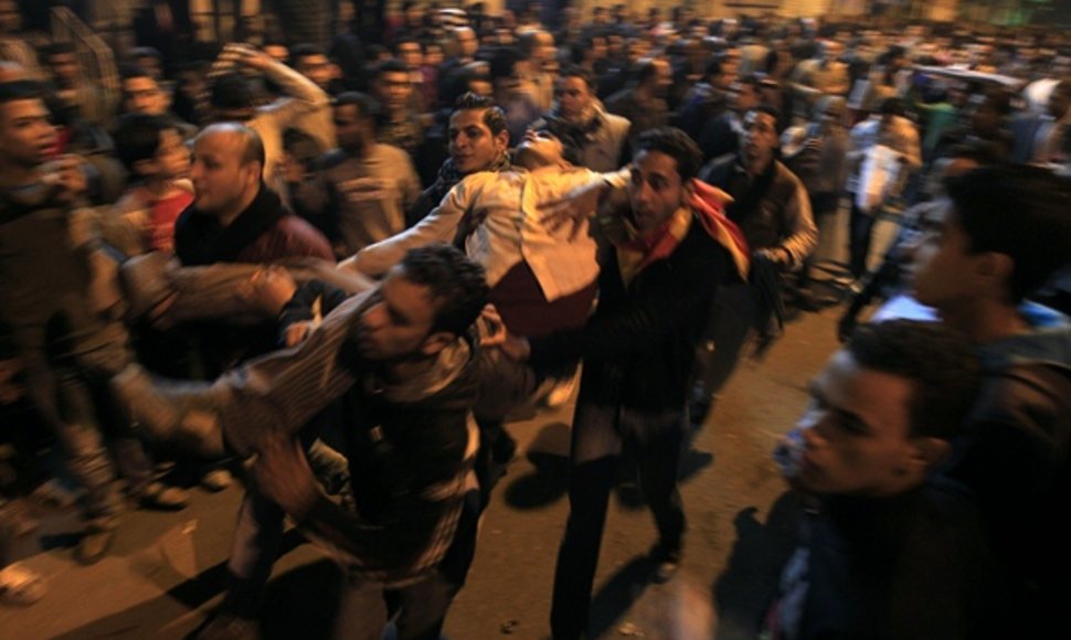 Nešamas Egipte sužeistas protestuotojas