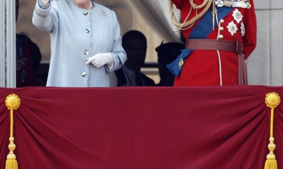 Didžiosios Britanijos karalienė Elizabeth II su Edinburgo hercogu Philipu (2011 m. birželio 11 d.)