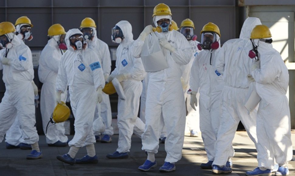 Fukušimos-1 atominės elektrinės darbuotojai