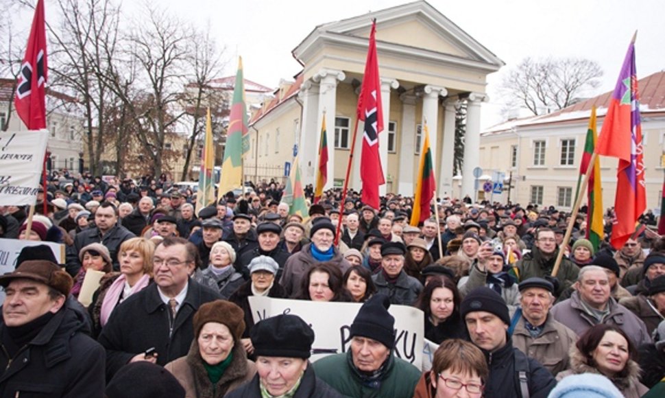 Protestuotojai Daukanto aikštėje