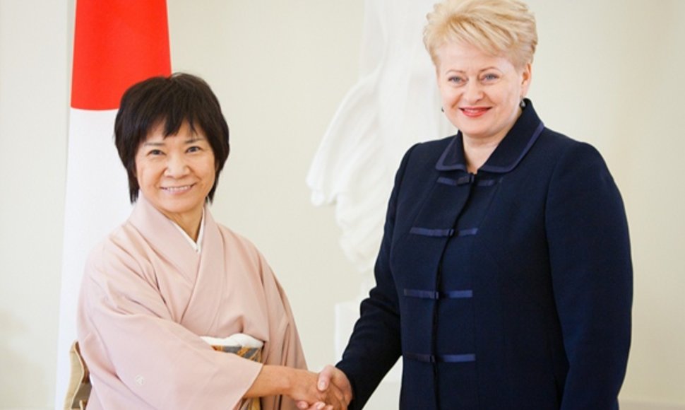 Japonijos ambasadorė Kazuko Shiraishi ir Lietuvos prezidentė Dalia Grybauskaitė