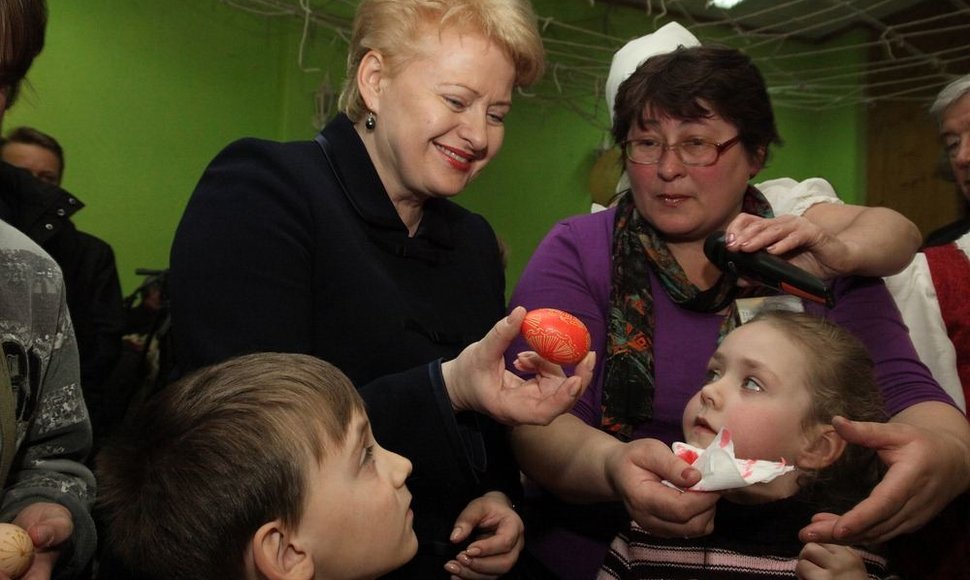 Dalia Grybauskaitė su Onuškio miestelio bendruomene