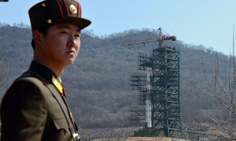 Karys netoli Šiaurės Korėjos „Unha-3“ raketos