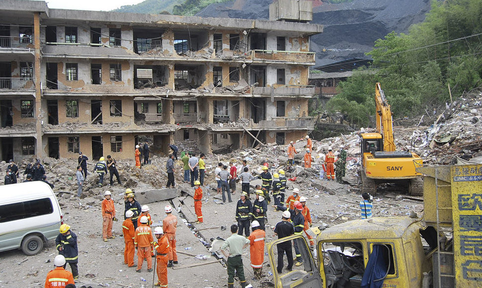Kinijoje po sprogimo sugriuvo namas.