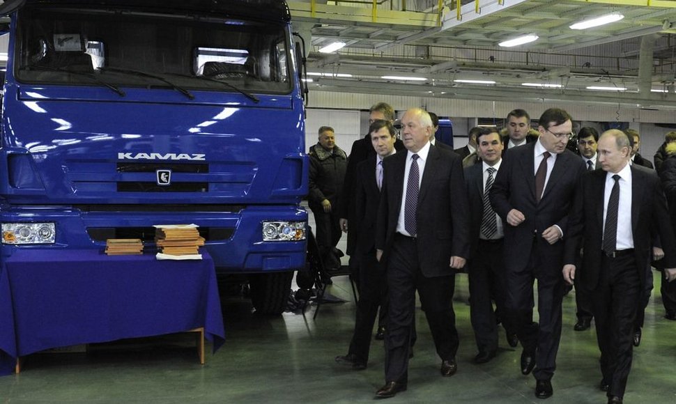 Vladimiras Putinas lankėsi KAMAZ gamykloje.