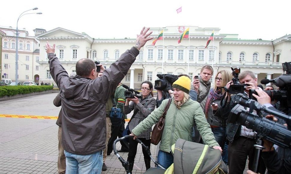 Drąsiaus Kedžio šalininkai prie prezidentūros