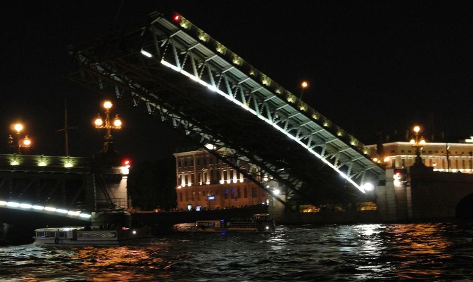 Pakeliami tiltai jau nuo seno yra vienas iš Peterburgo simbolių.