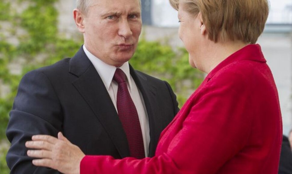 Rusijos prezidentas Vladimiras Putinas ir Angela Merkel
