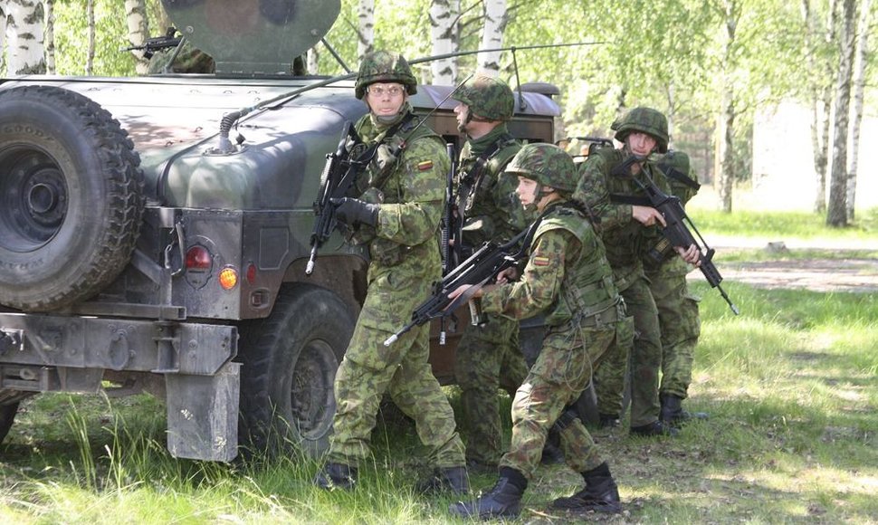 Kariai Adažių poligone