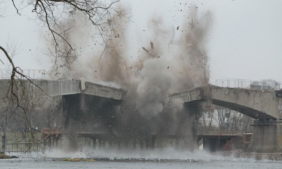 Kauno Panemunės tilto sprogdinimo akimirka