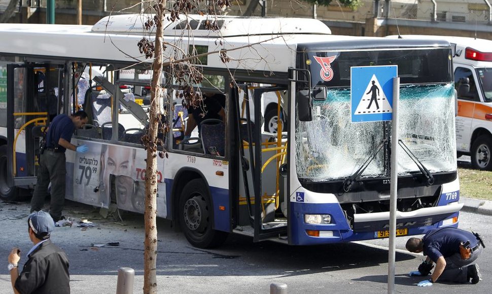 Autobusas po sprogimo Tel Avive