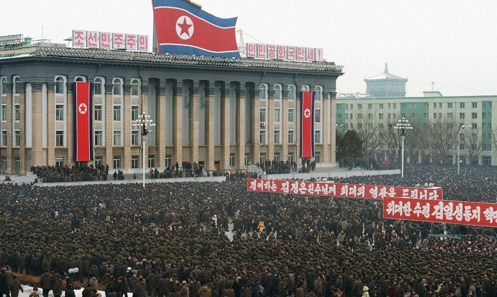 Šiaurės Korėjoje švenčiamas sėkmingas raketos paleidimas