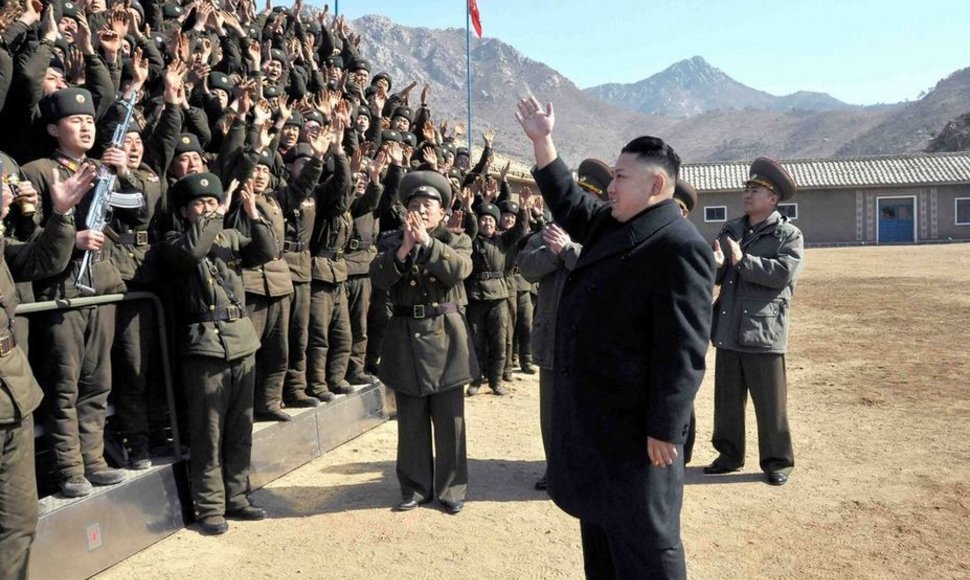 Kim Jong Uno vizitas netoli Pietų Korėjos salos
