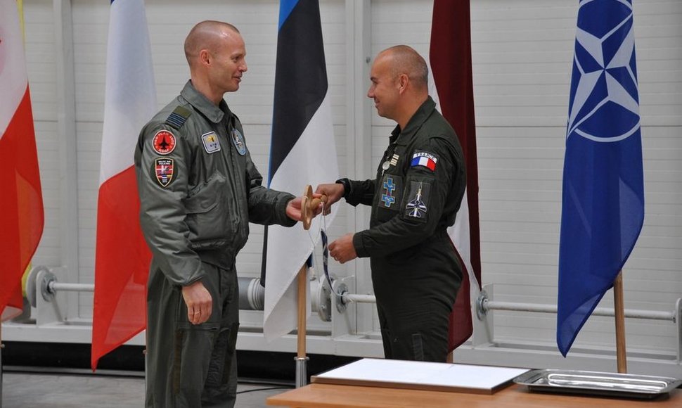 NATO oro policijos karių apsikeitimo ceremonija