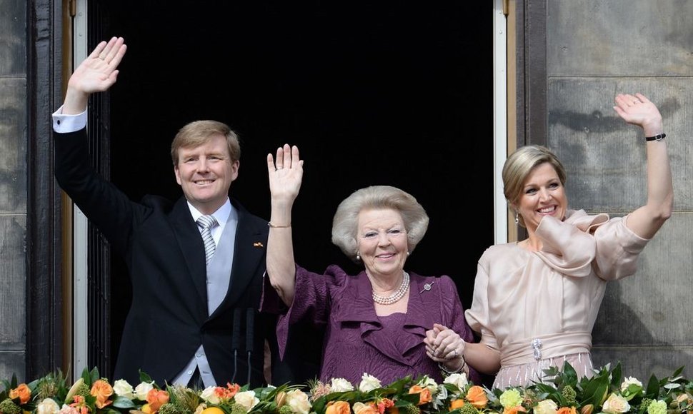 Nyderlandų karalius Willemas Alexanderis su mama Beatrix ir žmona karaliene Maxima