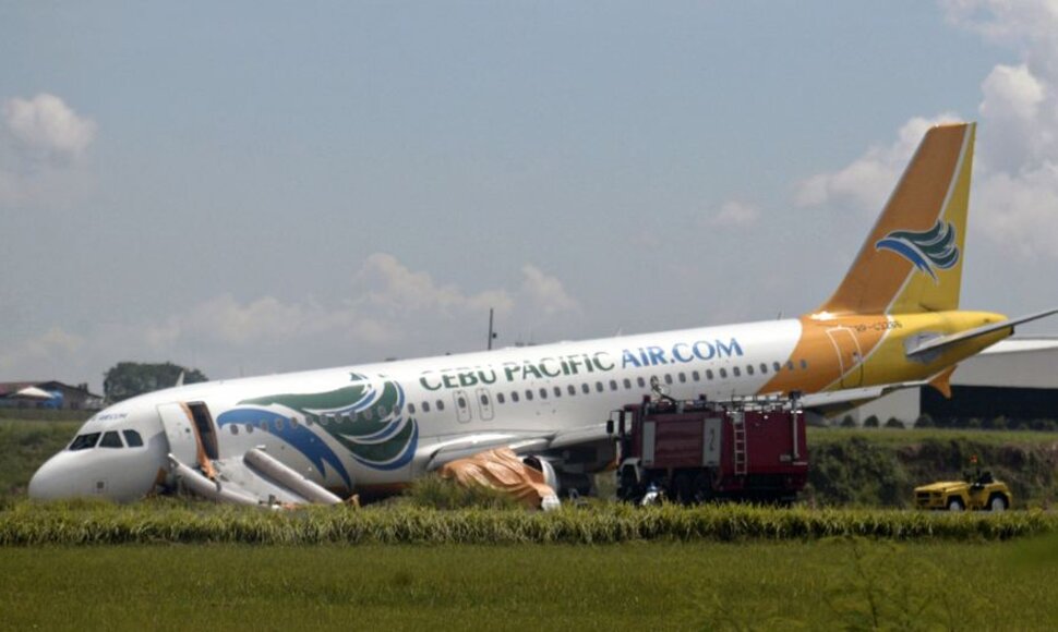 Nusileidimo taką pračiuožęs „Airbus A320“ keleivinis lėktuvas