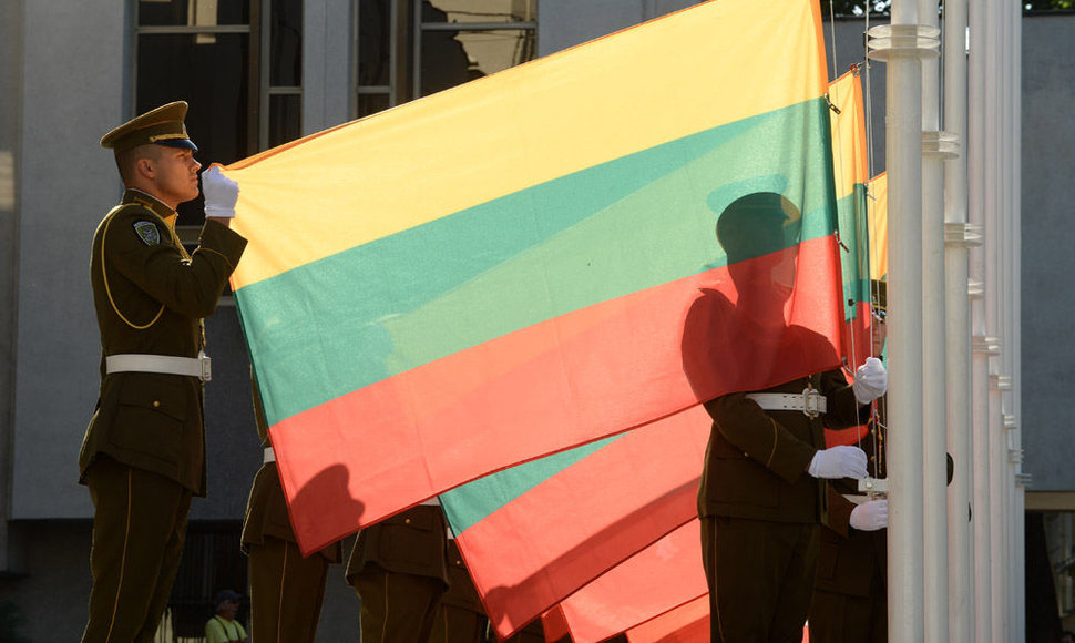 Lietuvos vėliavų pakėlimo ceremonija