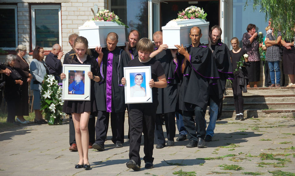 Airijoje nužudytos lietuvės Jolantos Lubienės ir jos aštuonerių metų dukros laidotuvės